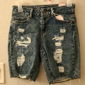 No Boundaries Mid Rise Boyfriend Bermudas